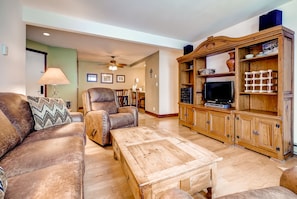 Condo, 2 Bedrooms (Deluxe) | Living room | TV