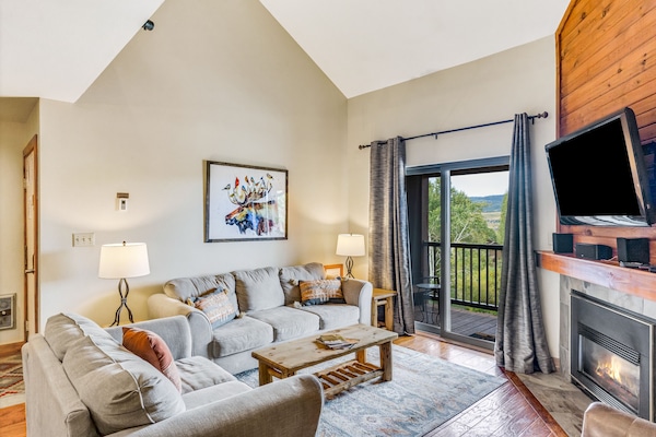 Deluxe Condo, 3 Bedrooms | Living area | TV
