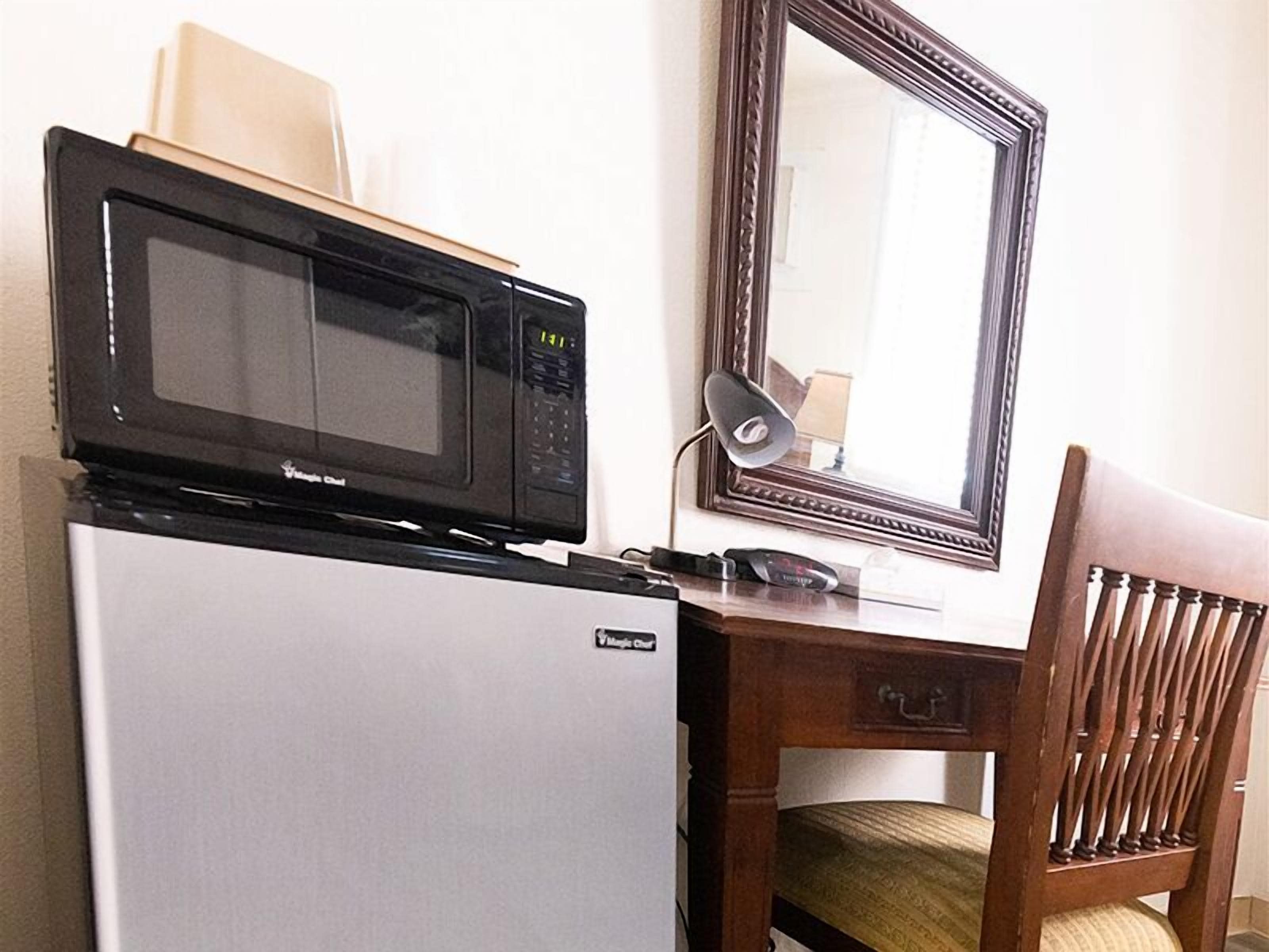 Photo - Pacific Marina Inn Airport