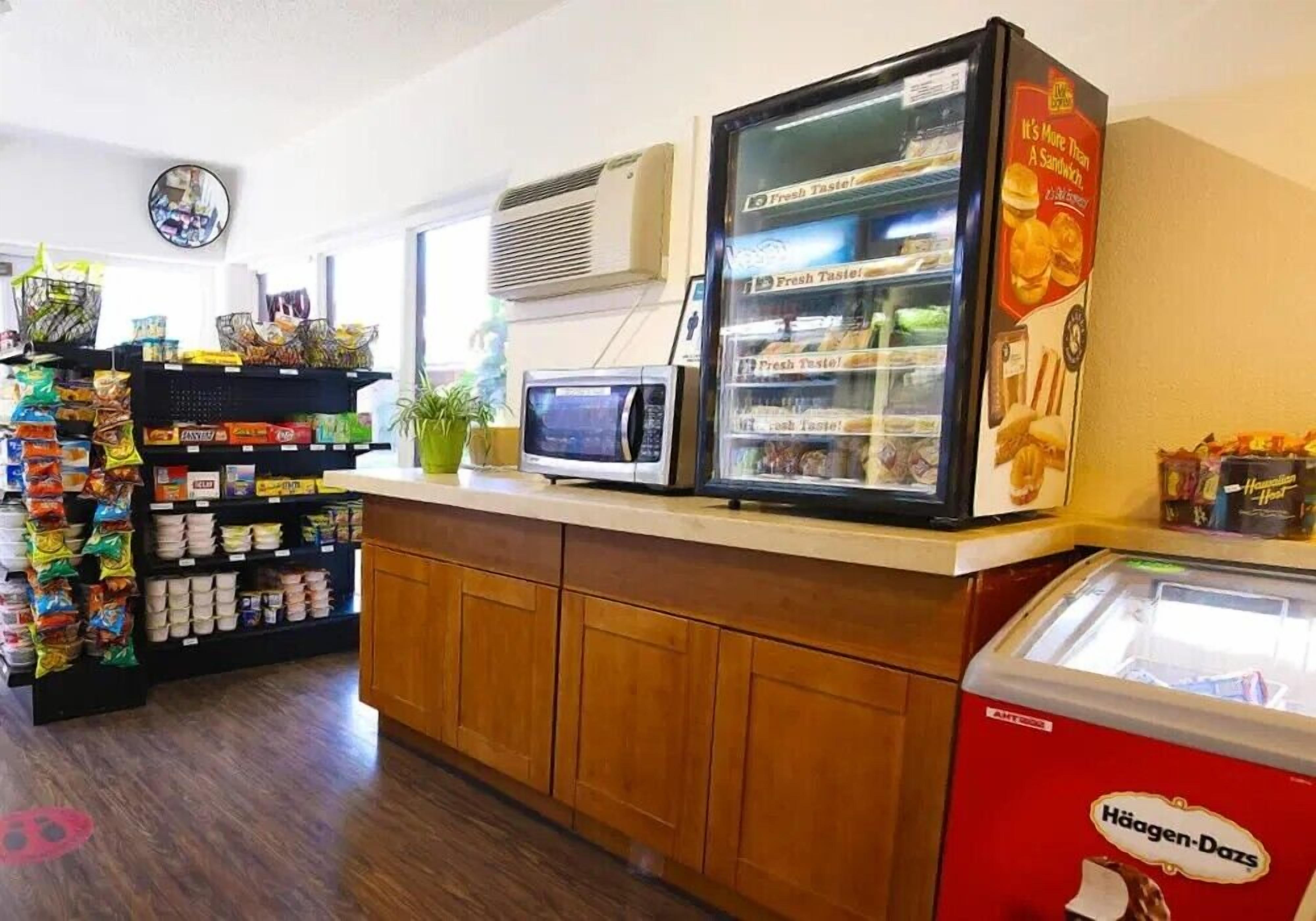 Photo - Pacific Marina Inn Airport