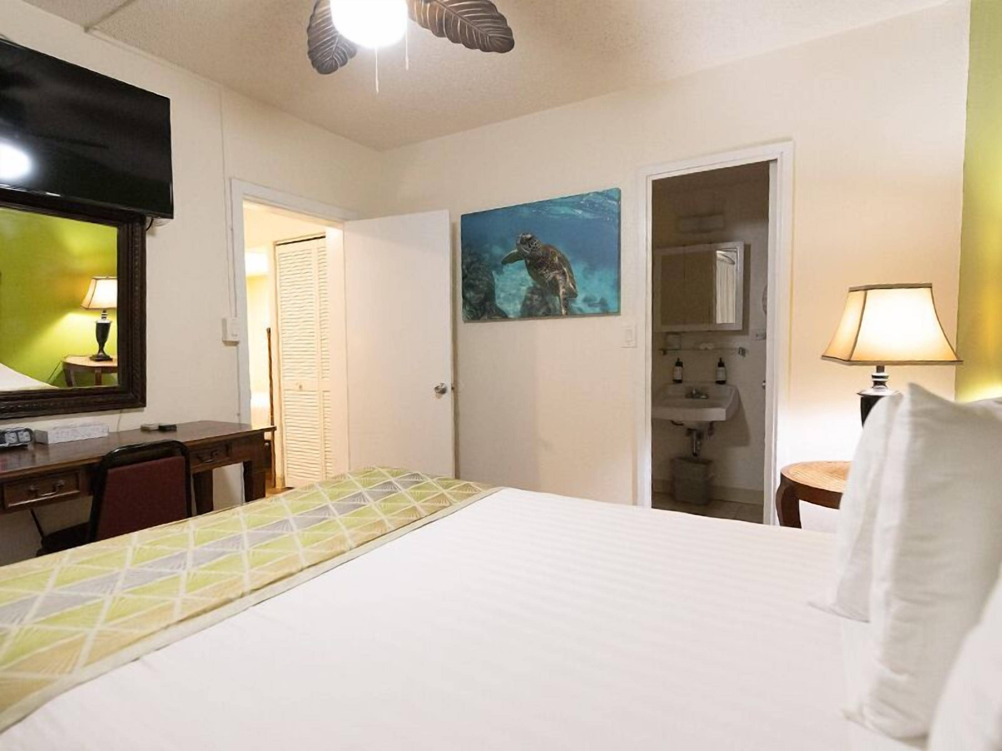 Photo - Pacific Marina Inn Airport