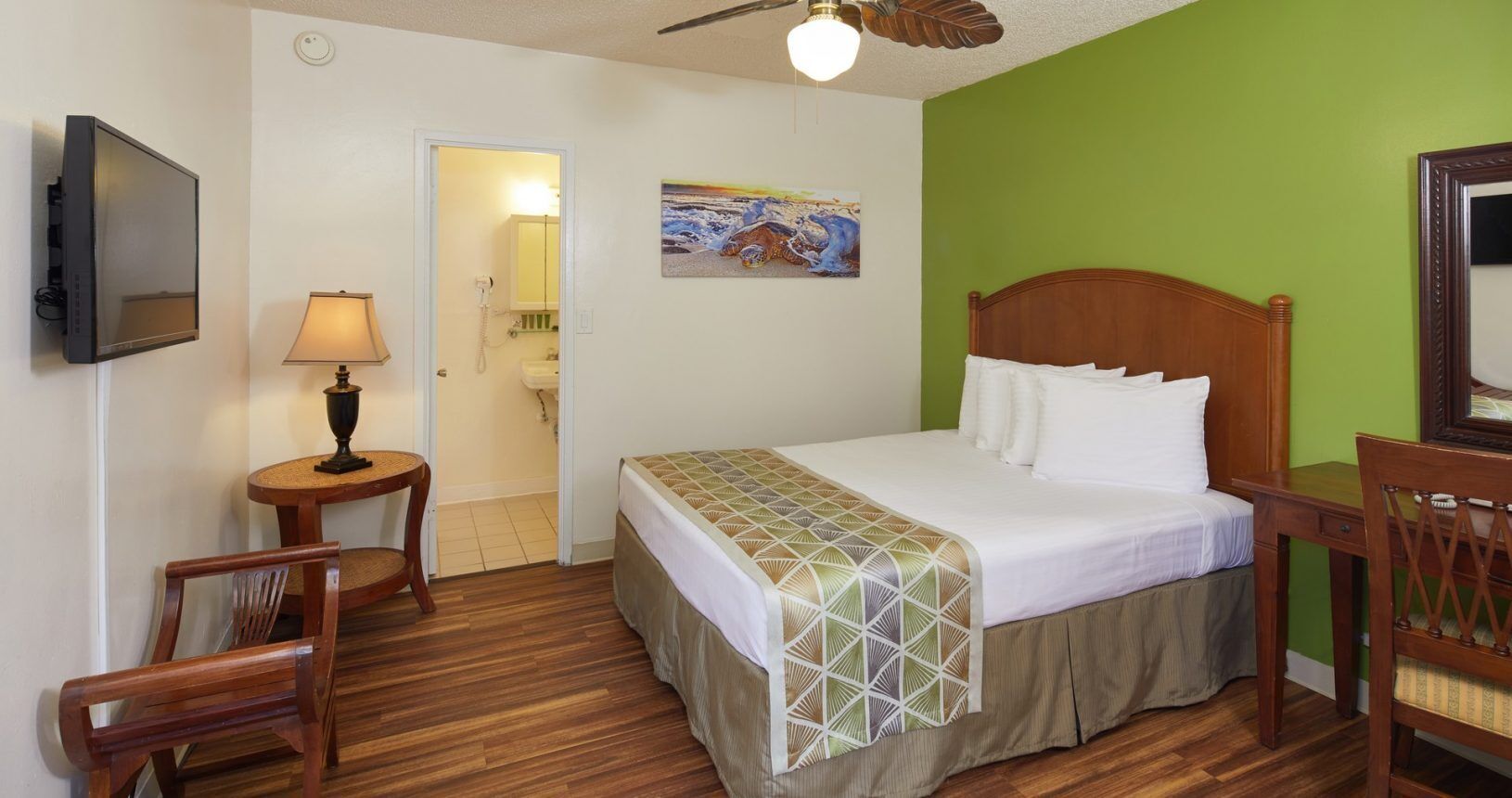 Desk, iron/ironing board (on request), WiFi (free), bed sheets