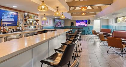 Pacific Marina Inn Airport Hotel