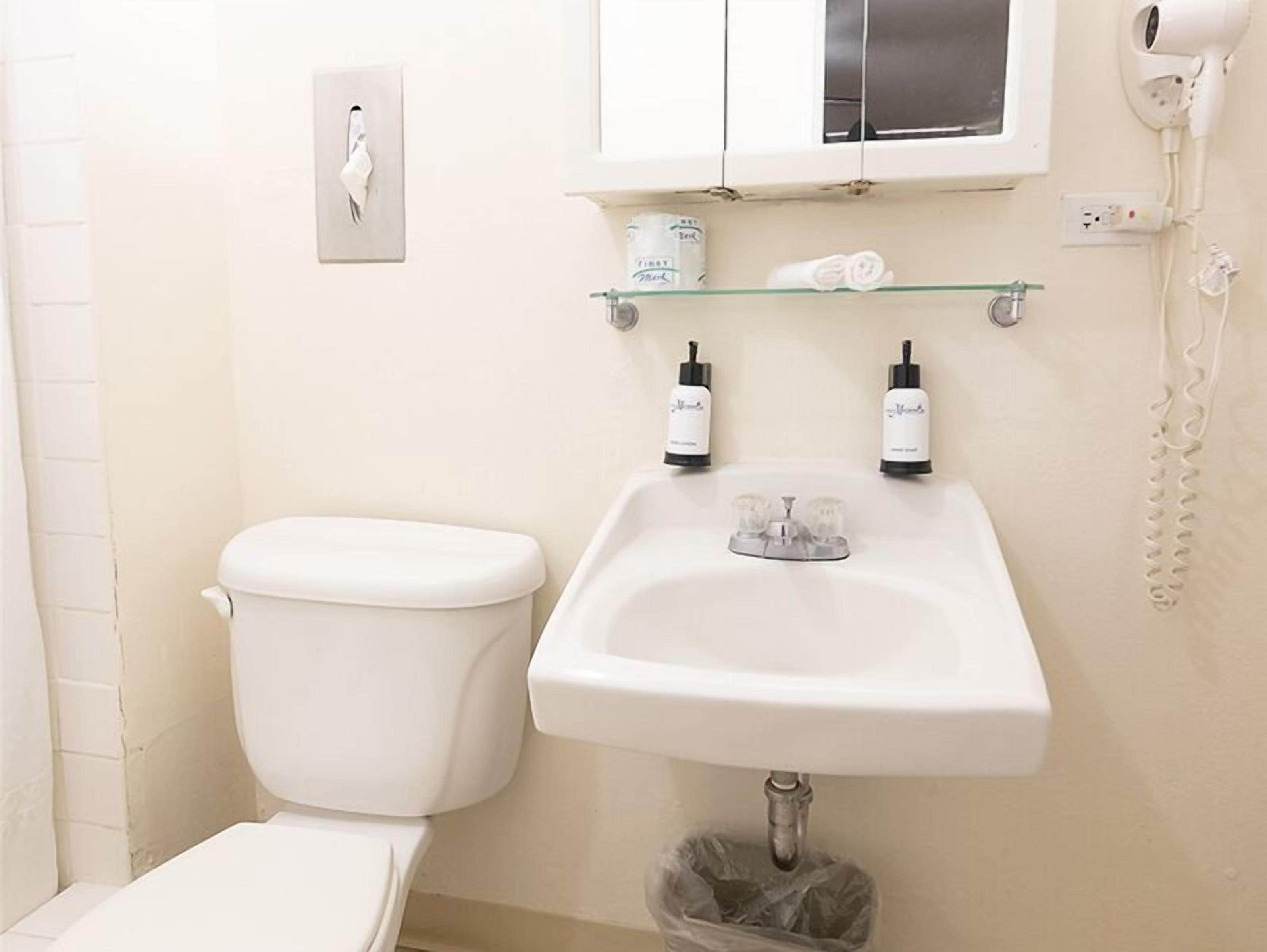 Photo - Pacific Marina Inn Airport