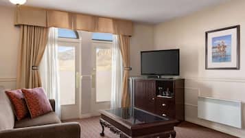 Suite, 1 King Bed, Non Smoking (One-Bedroom)