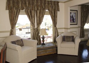 Junior Suite, 1 King Bed, Mountain View, Corner | Living area | 40-inch LCD TV with cable channels, TV