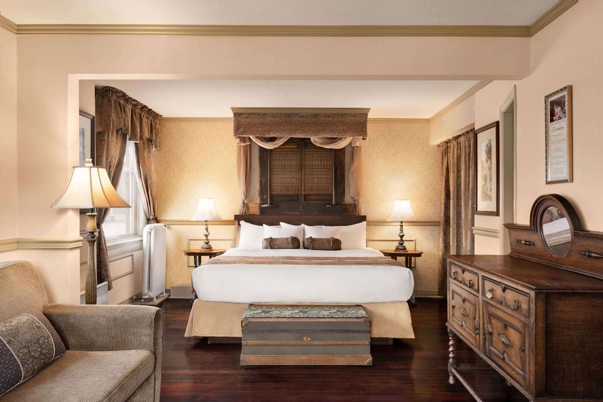 Premium bedding, pillowtop beds, in-room safe, desk
