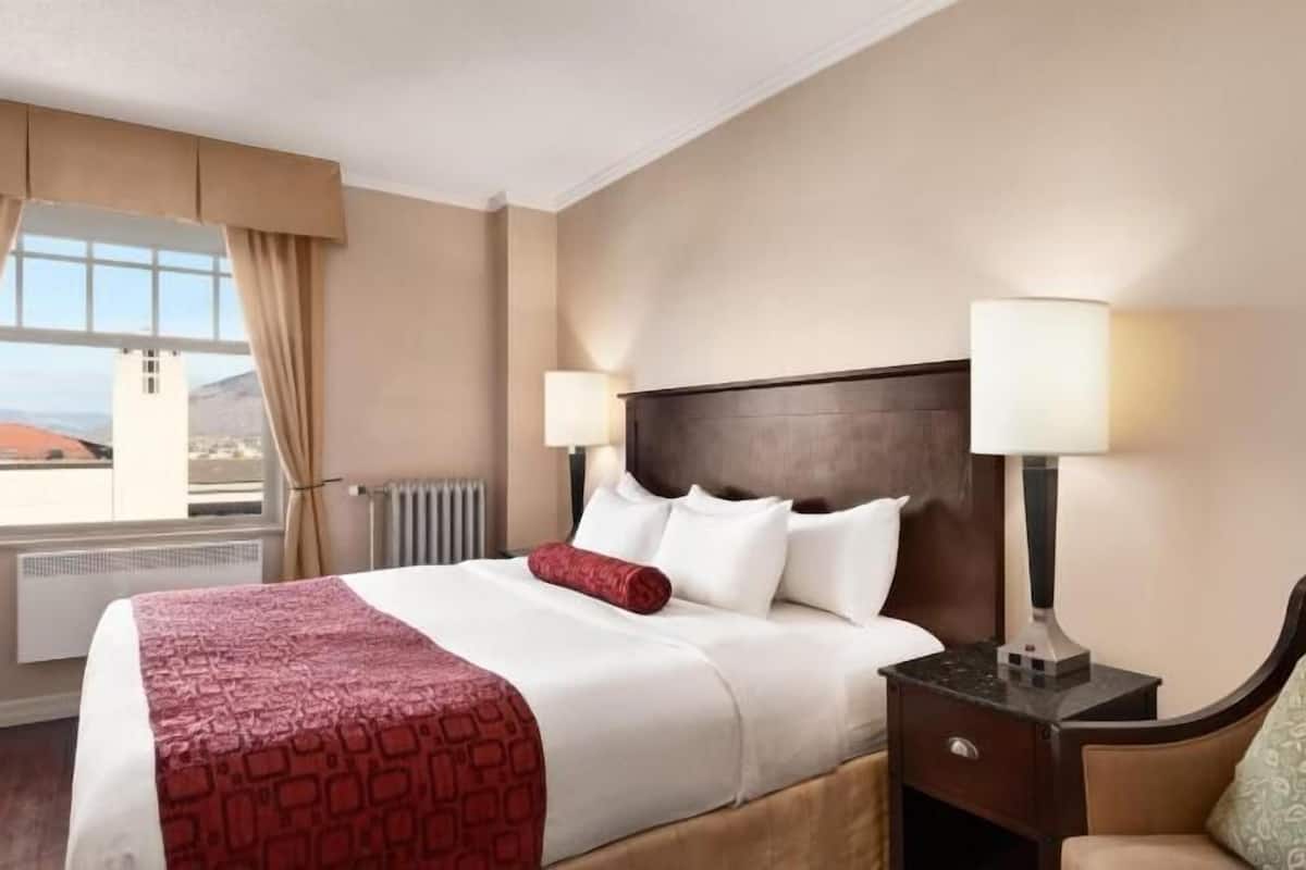 Premium bedding, pillowtop beds, in-room safe, desk