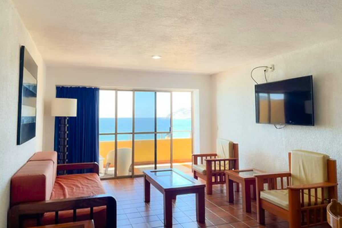 Suite, 2 Bedrooms, Sea View | 1 bedroom, desk, blackout curtains, free WiFi