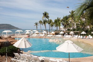 Outdoor pool, open 8:00 AM to 8:00 PM, pool umbrellas, sun loungers