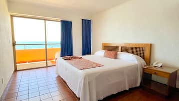 Suite, 2 Bedrooms, Sea View | Desk, blackout drapes, free WiFi, bed sheets