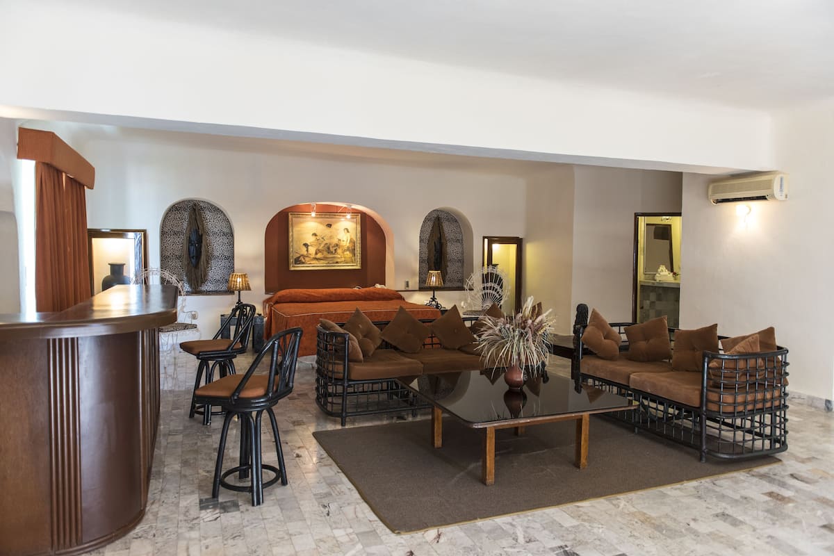 Panoramic Penthouse | 1 bedroom, blackout drapes, bed sheets