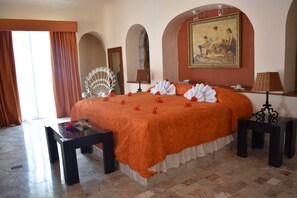 Panoramic Penthouse | Blackout drapes, cribs/infant beds, bed sheets