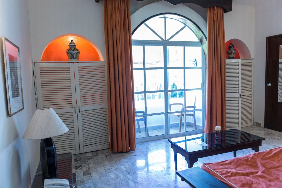 Cortinas opacas, cunas (de pago), ropa de cama