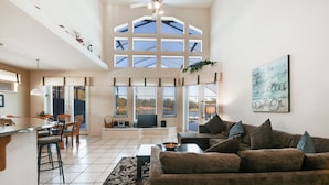 럭셔리룸, 침실 4개 (Pool Home, Sleeps 8) | 거실
