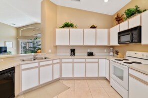 Standard Room, 3 Bedrooms (Pool Home, Sleeps 6) | Private kitchen | Full-size fridge, microwave, stovetop, coffee/tea maker