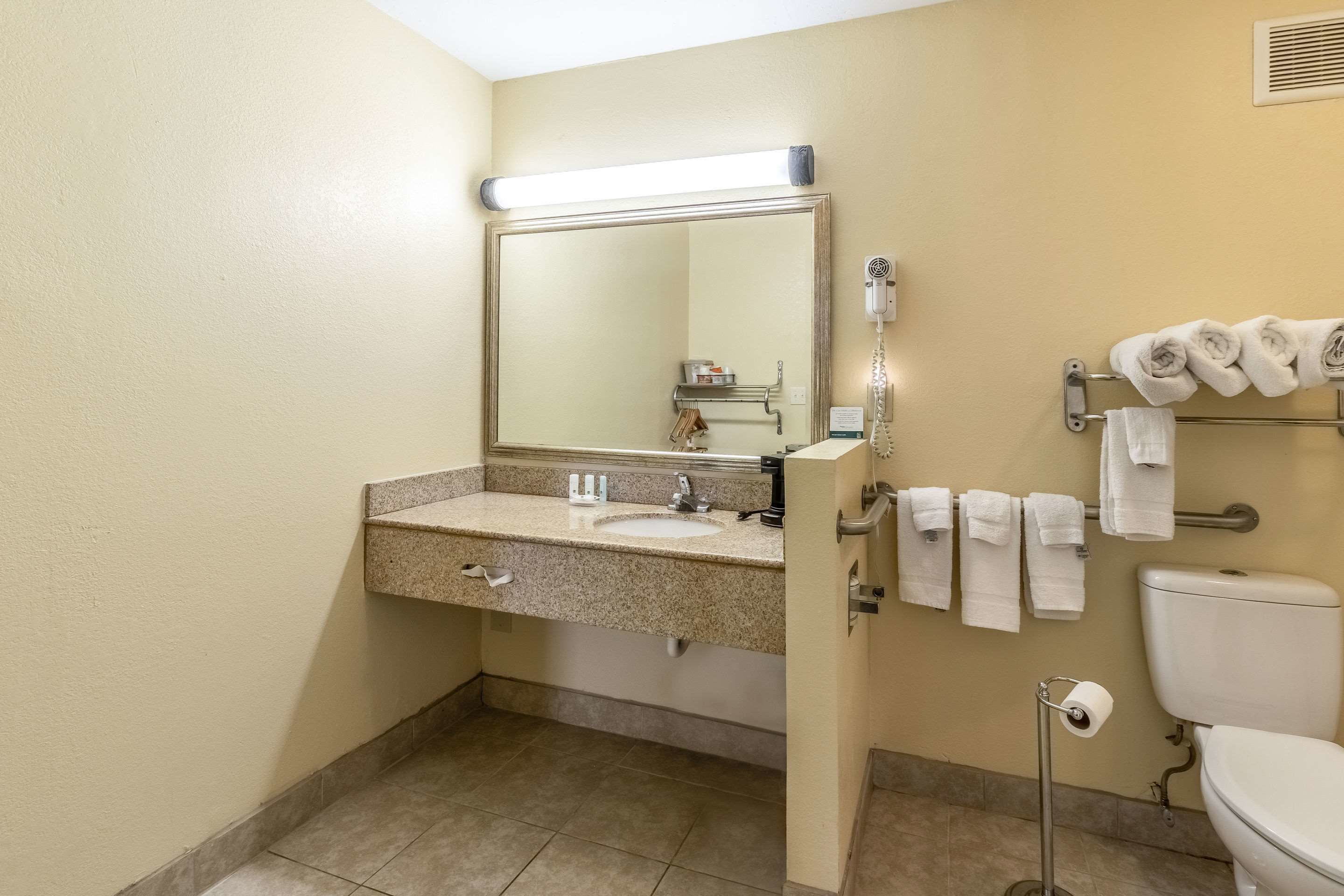 Room, 1 King Bed, Accessible, Non Smoking | Bathroom | Hair dryer, towels, soap, shampoo