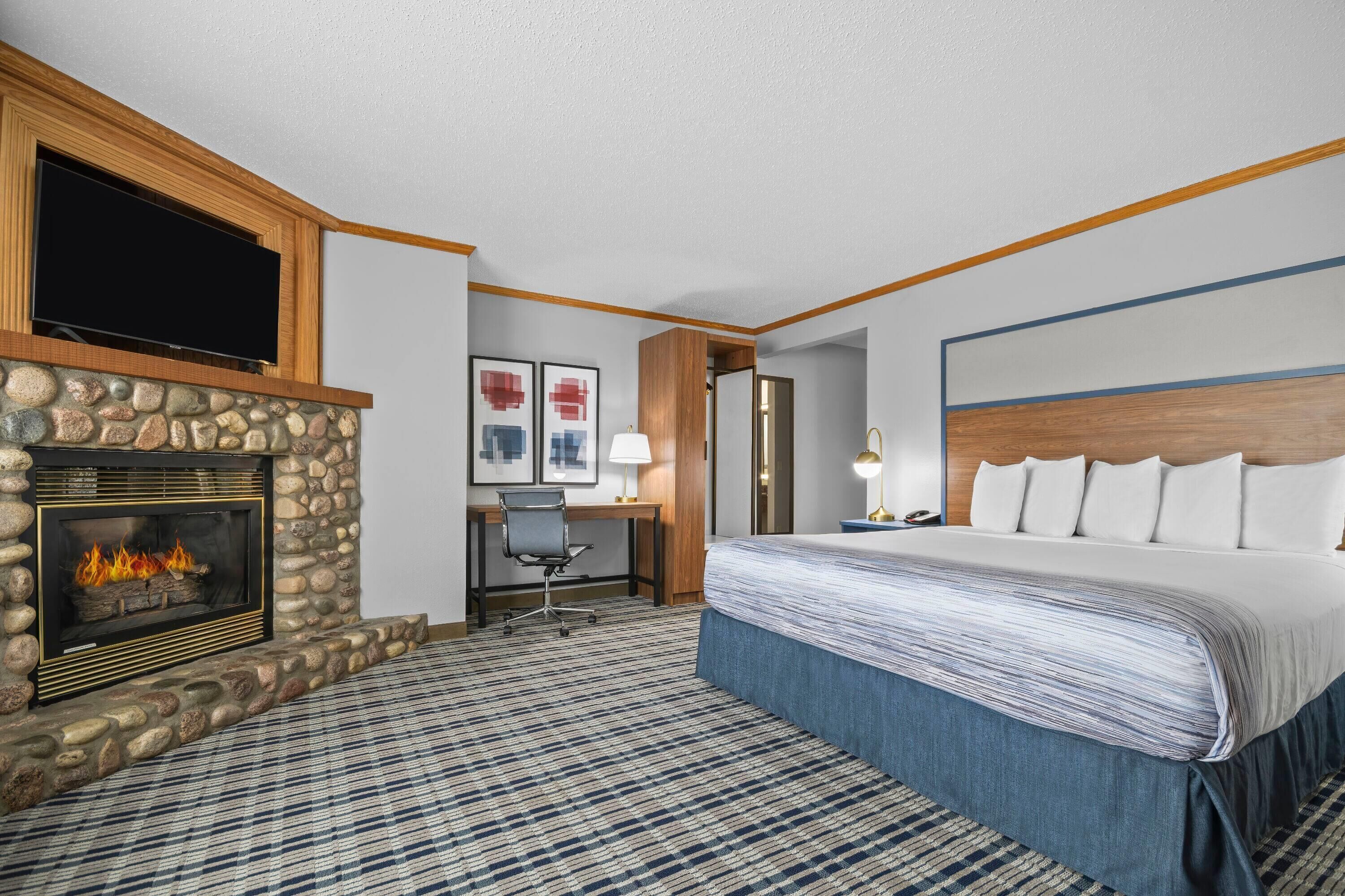 superior suite, 1 king bed, non smoking (one-bedroom) | in-room safe, desk, iron/ironing board, free cots/infant beds