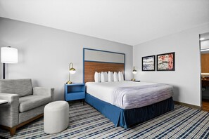 Estudi en suite, 1 llit de matrimoni gran, no fumadors | Caixa forta a l'habitació, escriptori i planxa i posts de planxar 