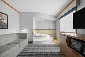 スーペリア スイート キングベッド 1 台 禁煙 (One-Bedroom) | セーフティボックス (室内)、デスク、アイロン / アイロン台、ベビーベッド (無料)
