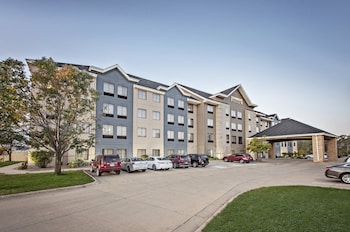 Staybridge Suites Cedar Rapids North by IHG