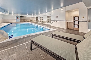 Una piscina cubierta