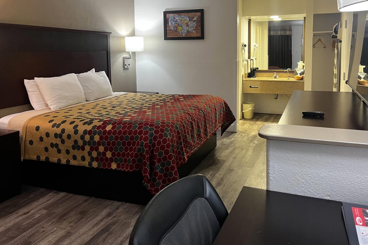 Desk, iron/ironing board, cots/infant beds, rollaway beds
