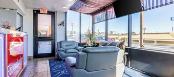 Econo Lodge Inn & Suites Macon North