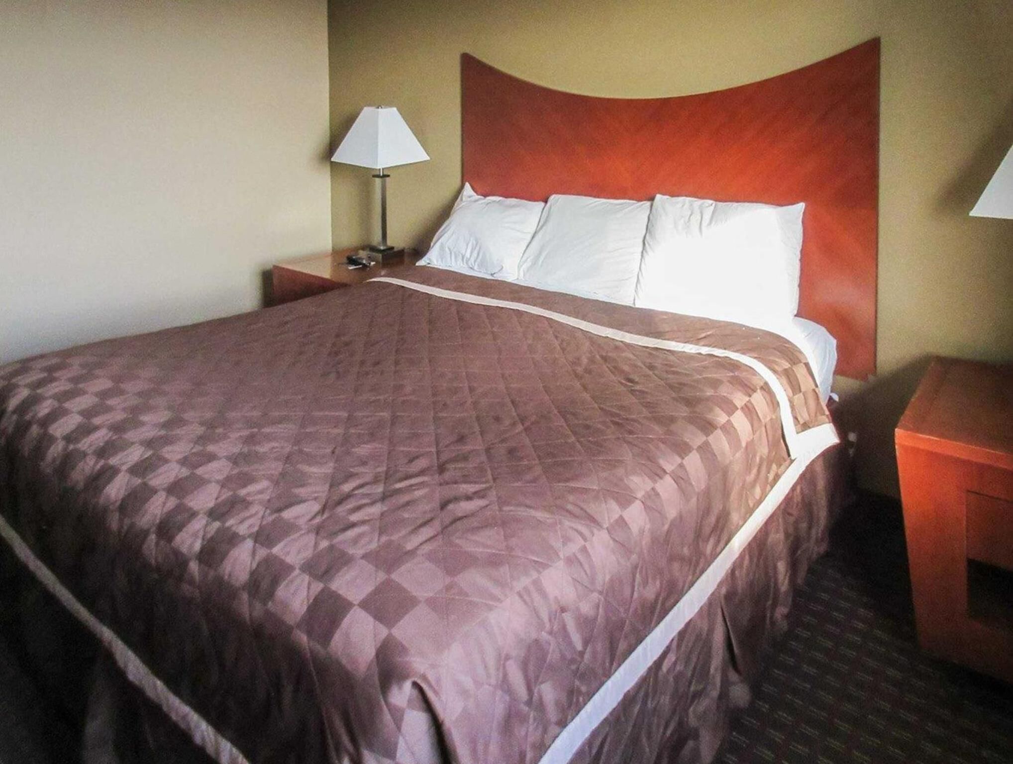 Escriptori i roba de llit 