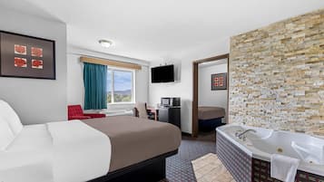 Skrivebord og sengetøy