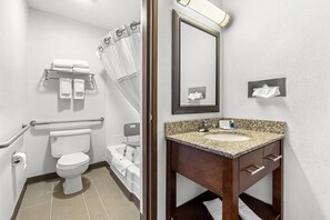 Kamar, Beberapa Tempat Tidur, akses difabel, Bebas Asap Rokok | Meja kerja dan seprai linen