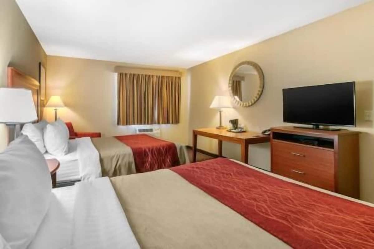 Una scrivania, lenzuola