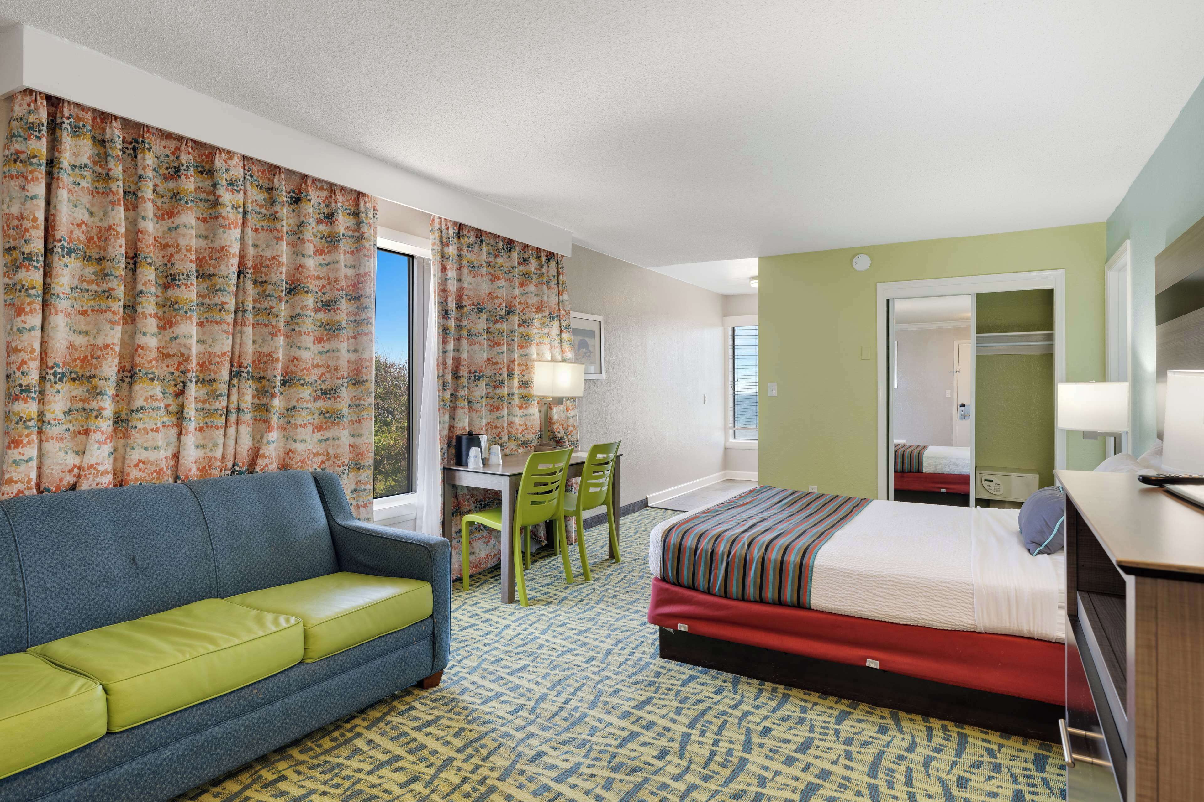 Photo - Best Western Plus Holiday Sands Inn & Suites