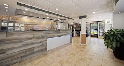Best Western Plus Holiday Sands Inn & Suites