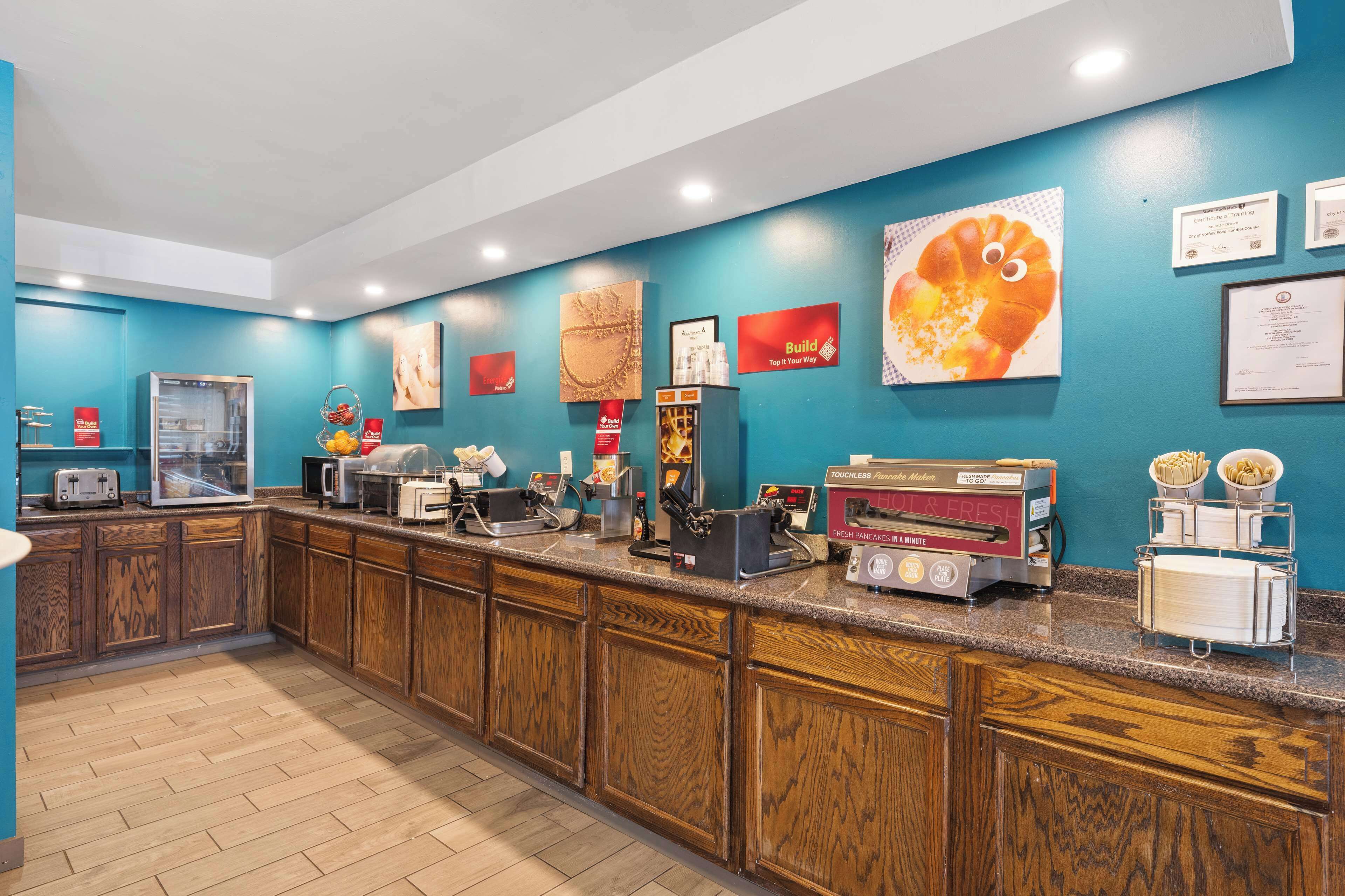 Photo - Best Western Plus Holiday Sands Inn & Suites