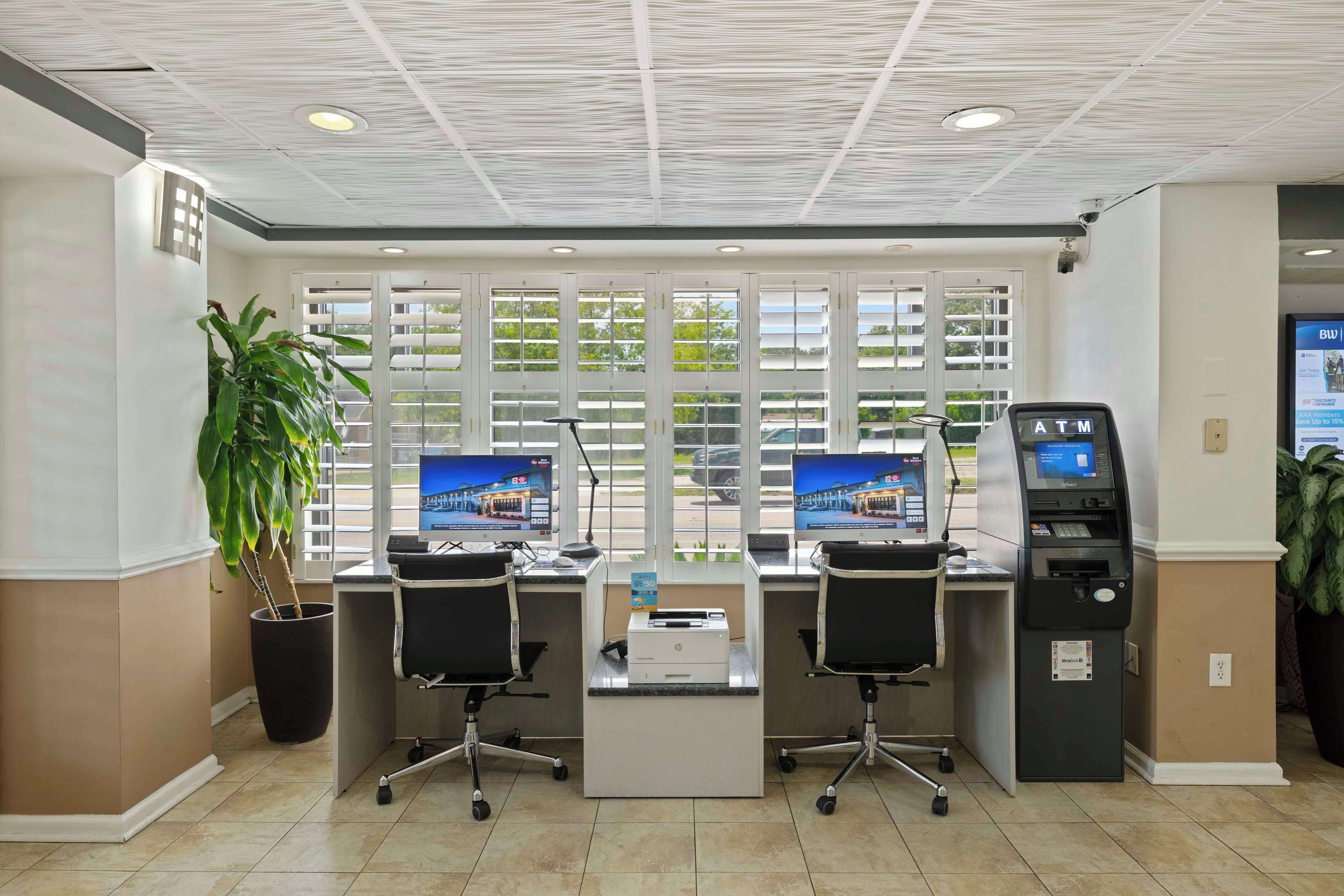 Photo - Best Western Plus Holiday Sands Inn & Suites