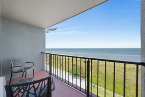 Caja de seguridad en la habitación y escritorio 