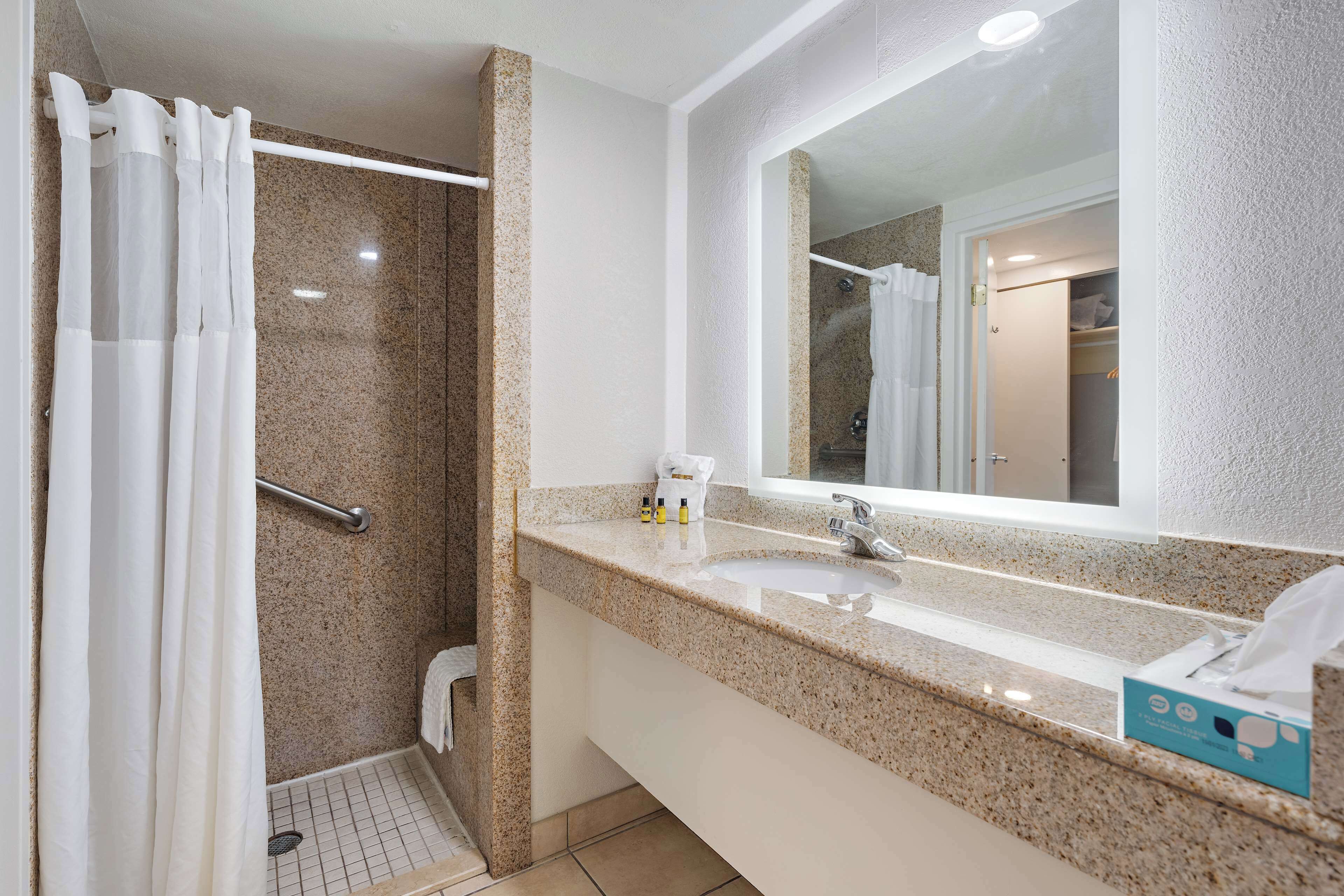 Photo - Best Western Plus Holiday Sands Inn & Suites