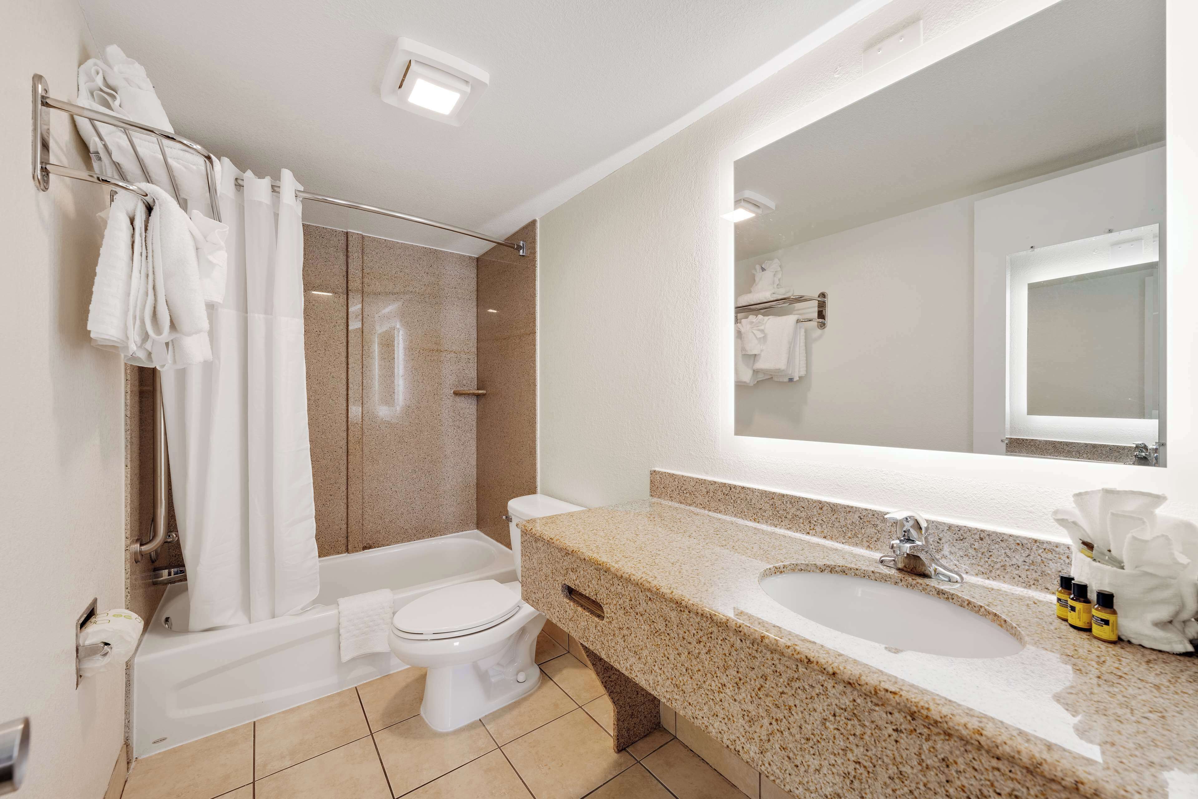 Photo - Best Western Plus Holiday Sands Inn & Suites