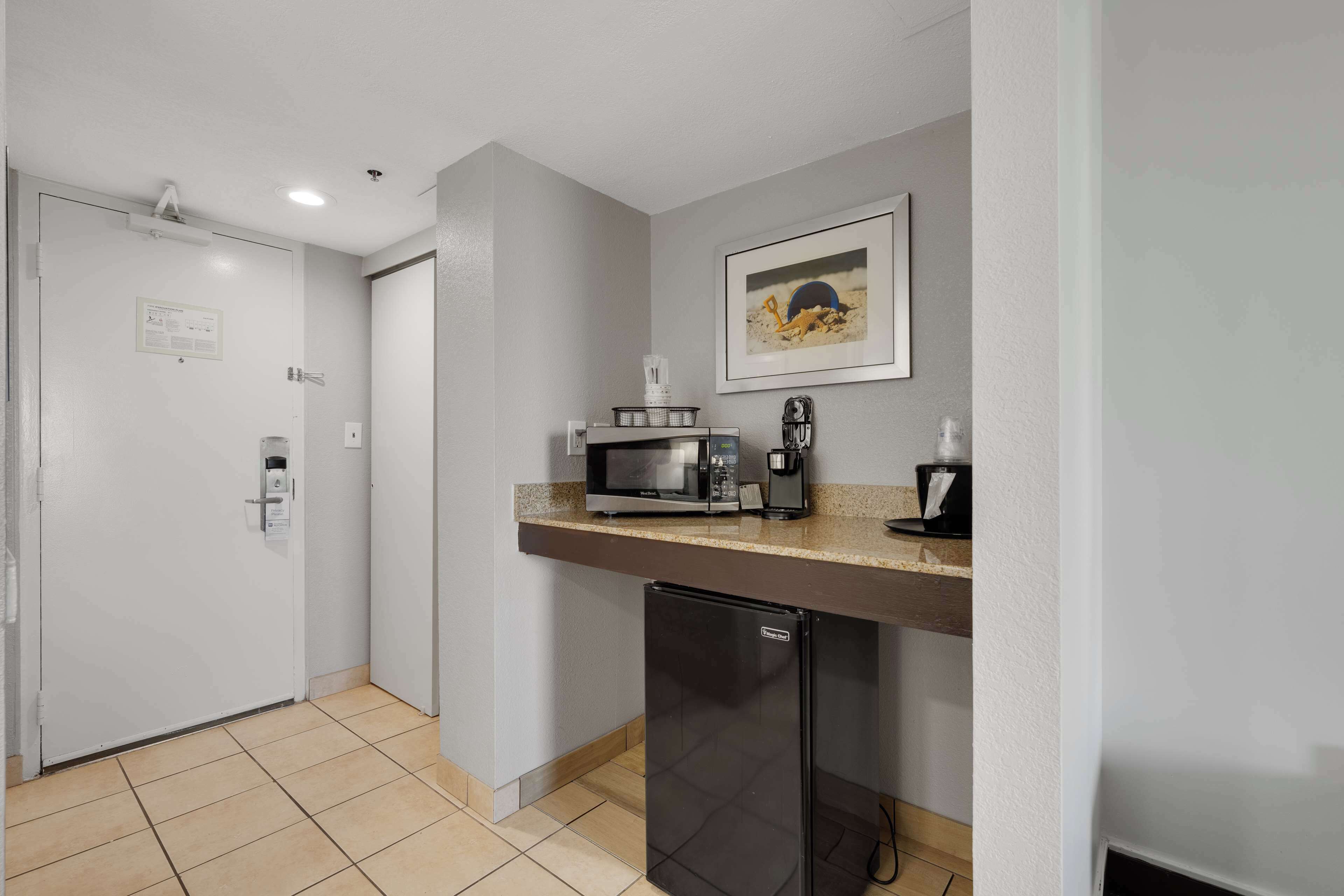 Photo - Best Western Plus Holiday Sands Inn & Suites