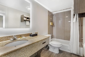 Deep-soaking bathtub, hydromassage showerhead, free toiletries - Best Western Plus Chesapeake Bay-Norfolk (Norfolk)