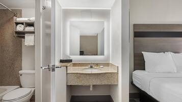 Standard Room, 2 Queen Beds, Balcony, Oceanfront (Pet Friendly) | Bathroom