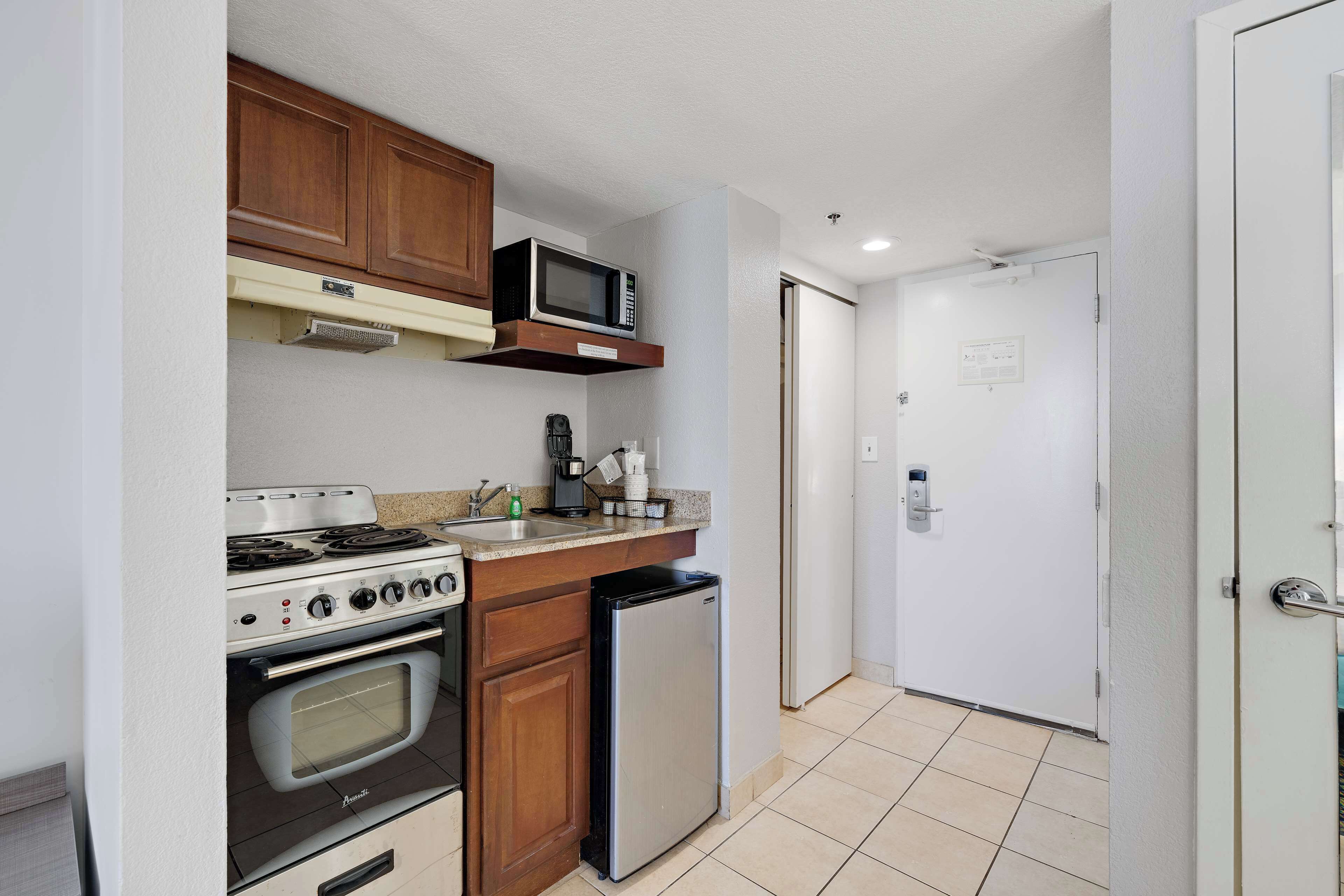 Photo - Best Western Plus Holiday Sands Inn & Suites