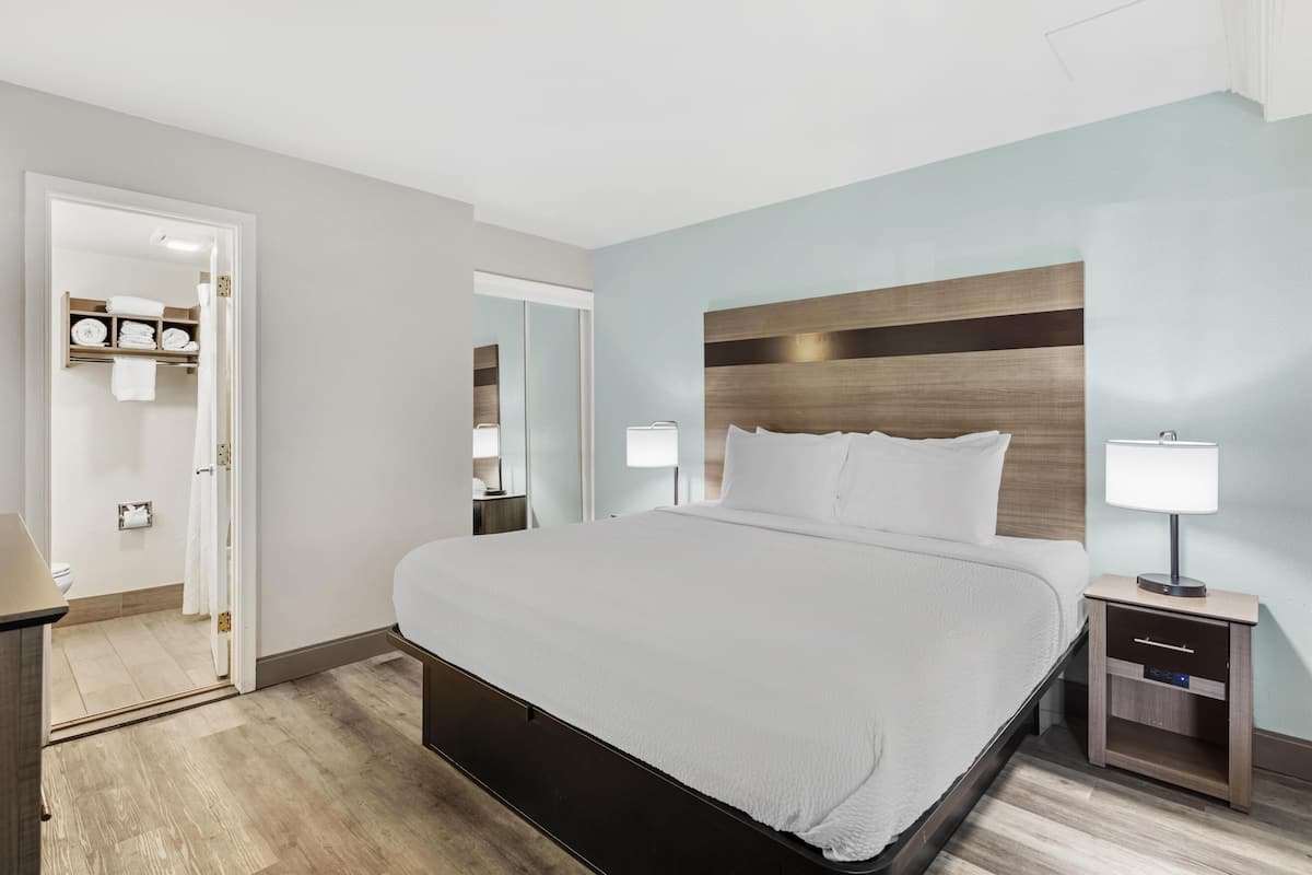 In-room safe, desk, laptop workspace, iron/ironing board
