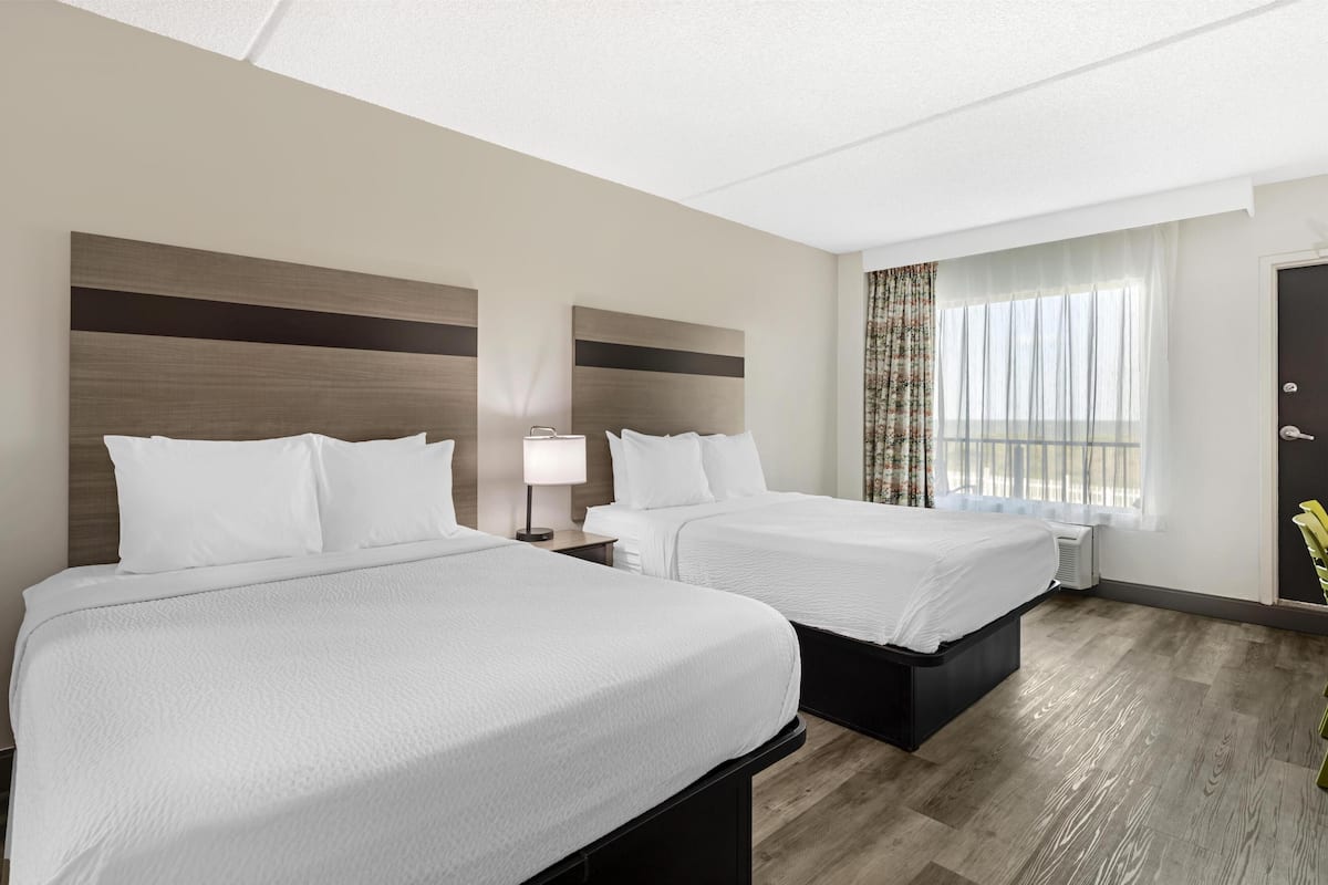 Standard Room, 2 Queen Beds, Balcony, Oceanfront (Pet Friendly)