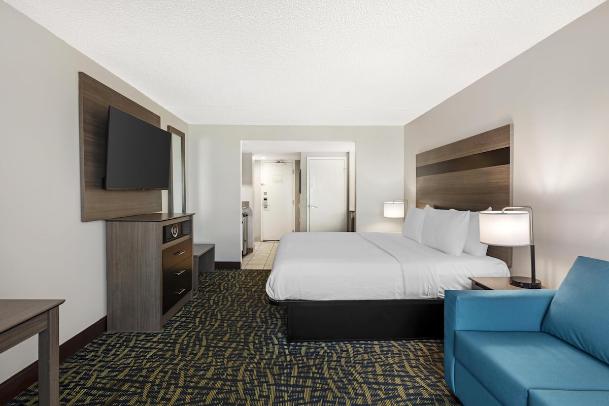 Standard Room, 1 King Bed, Balcony, Oceanfront (Larger Room;with Sofabed)