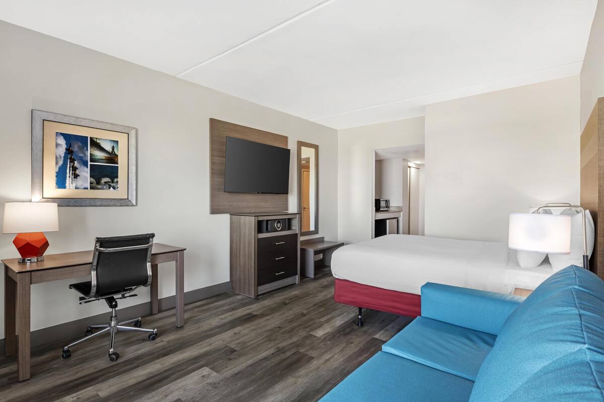 In-room safe, desk, laptop workspace, iron/ironing board