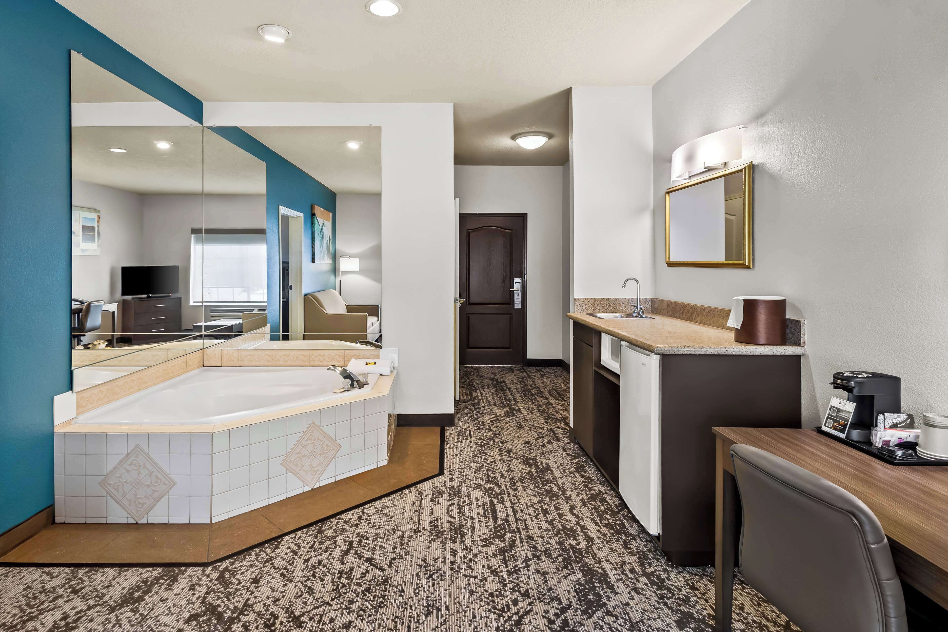 Suite, 1 King Bed, Non Smoking, Jetted Tub (Living Room;with Sofabed) | Pillowtop beds, in-room safe, desk, laptop workspace