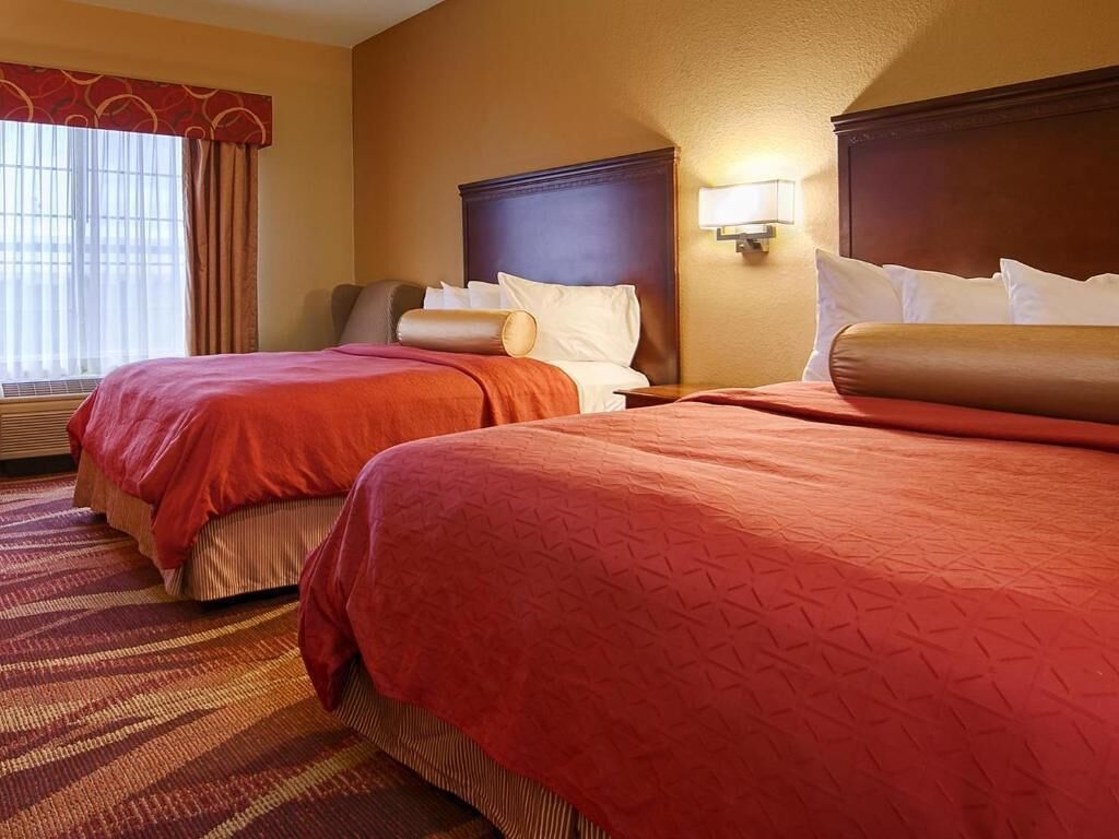 Pillowtop beds, in-room safe, desk, laptop workspace