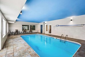 Indoor pool, sun loungers